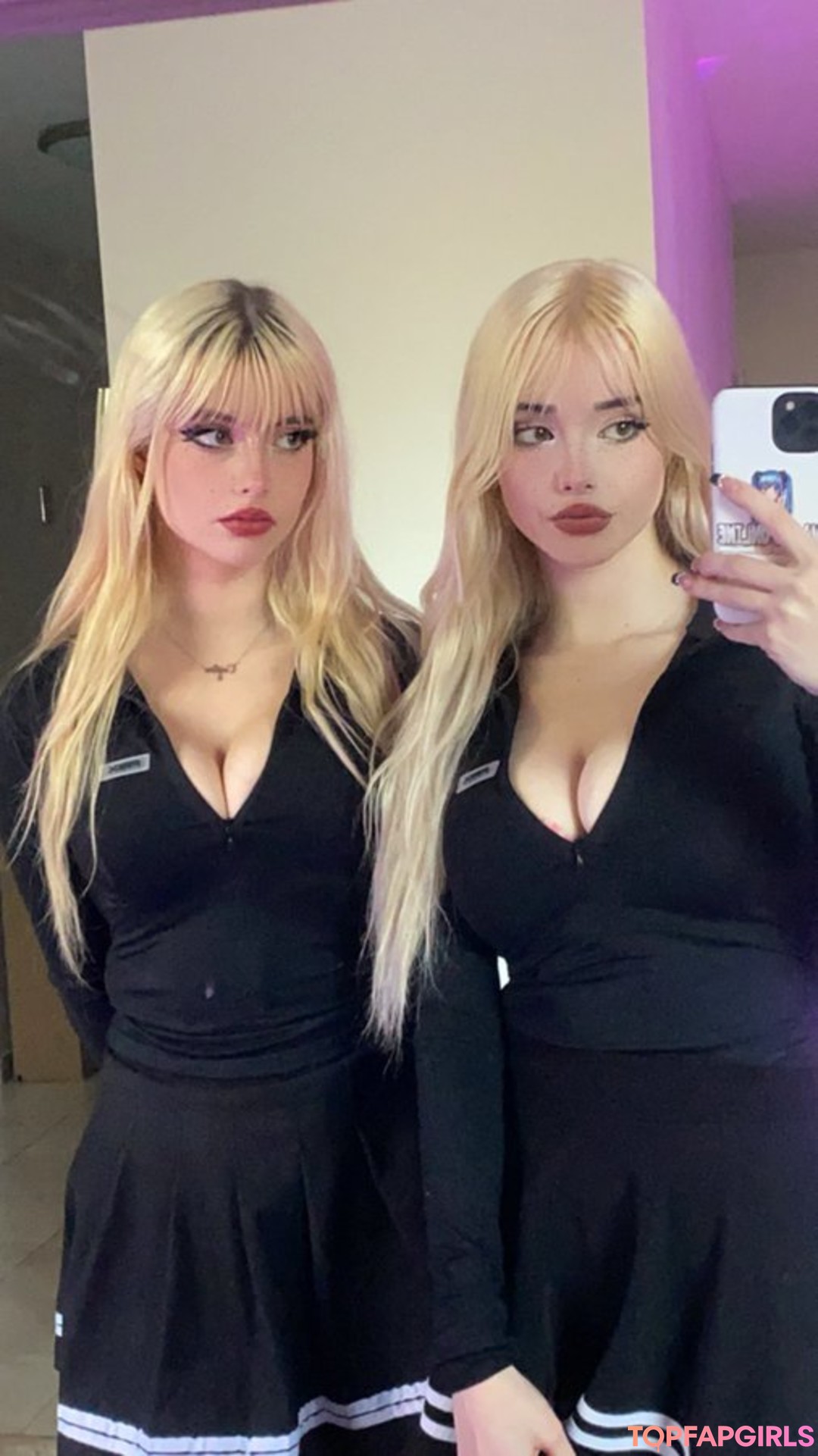Naken lekkede OnlyFans-bilde av Burch Twins #2509