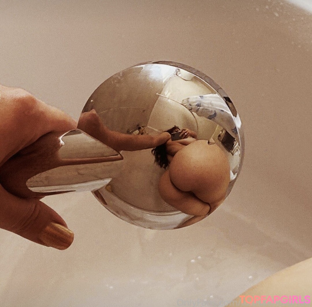 Foto di nudo di fuga di OnlyFans di Louisa Khovanski #874