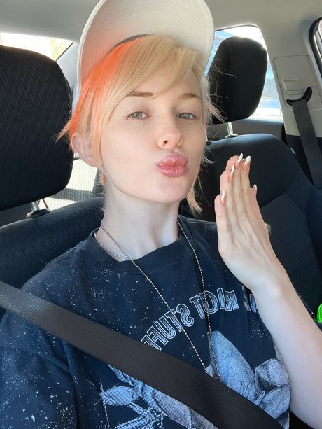 Jenna Lynn Meowri
