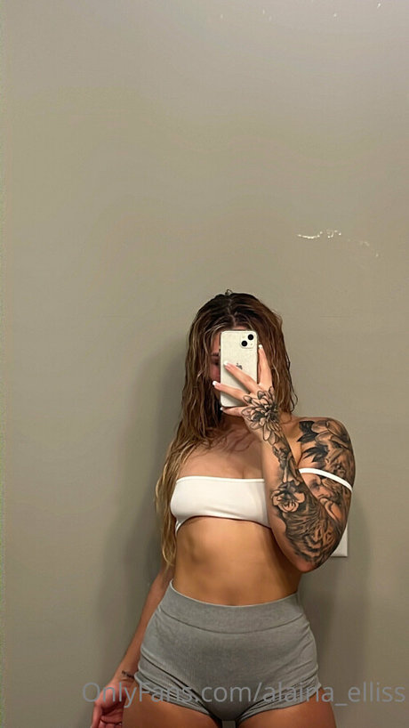 Nahá fotka uniklých OnlyFans od Alaina Ellis