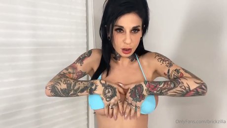 Alaston vuotanut OnlyFans-kuva Brickzilla