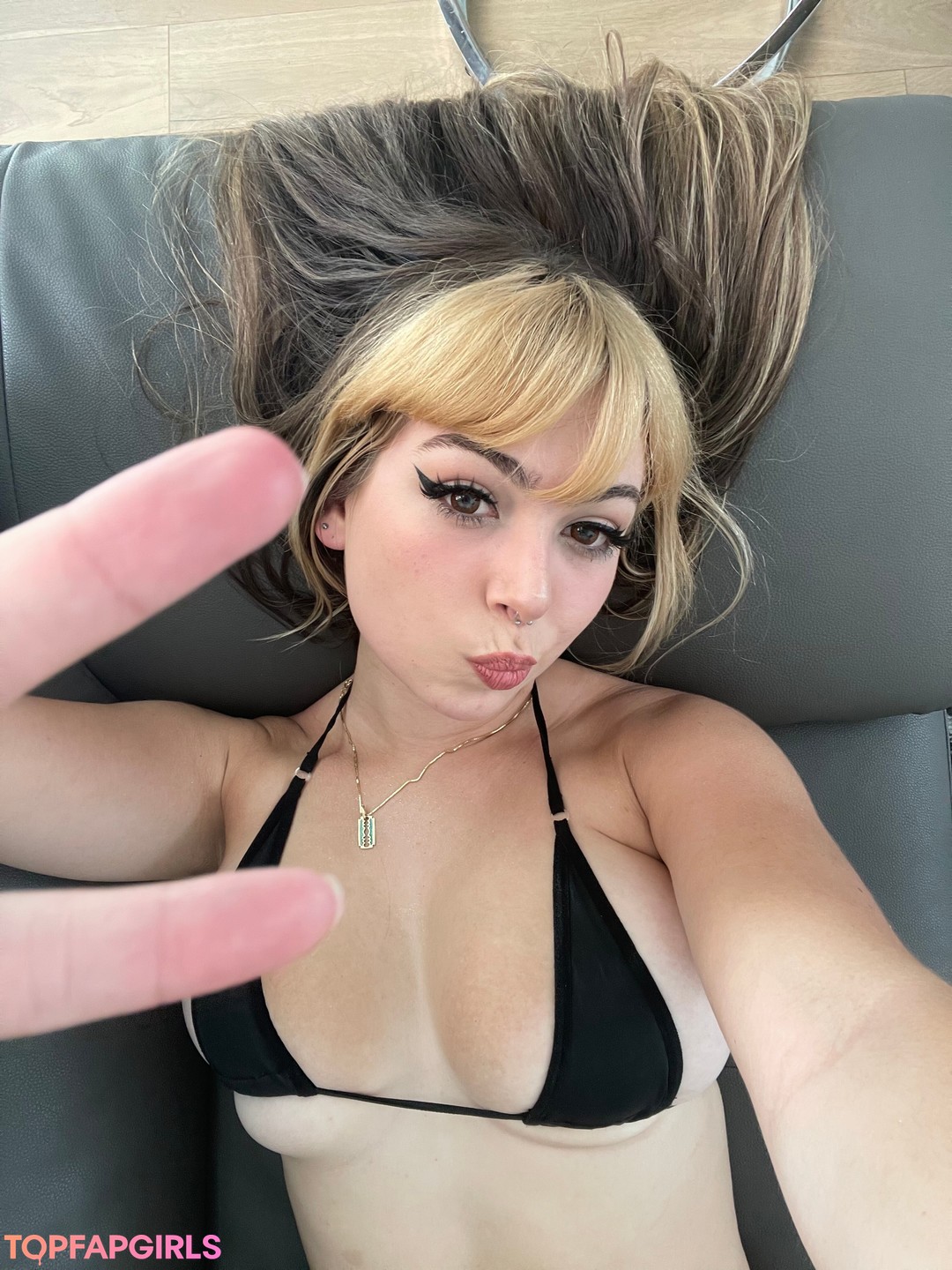 Rowsvee nude leaked OnlyFans photo #820