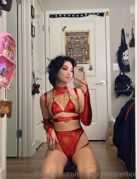 Naken lekkede OnlyFans-bilde av Emi Bunny