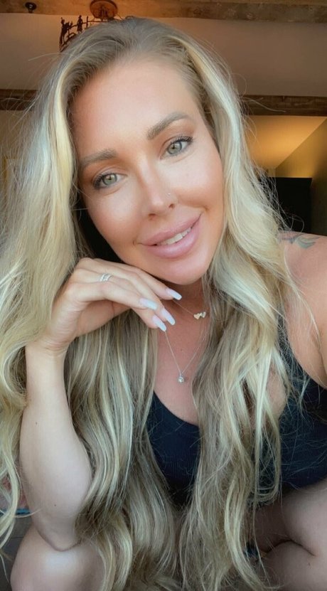 Samantha Saint