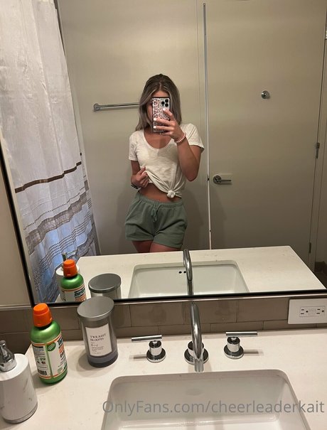 Cheerleader Kait