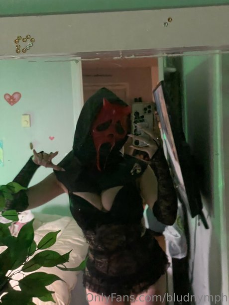 Alasti lekkinud OnlyFans-i pilt Bbblud