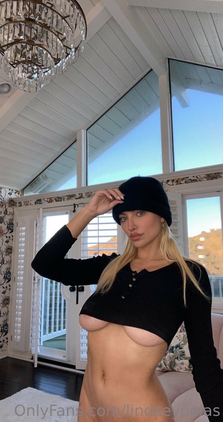 Lindsey Pelas