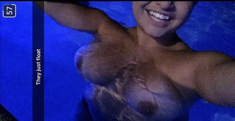 Nahá fotka uniklých OnlyFans od Haley Stout