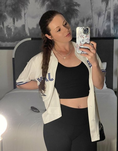 Nadia Foxx