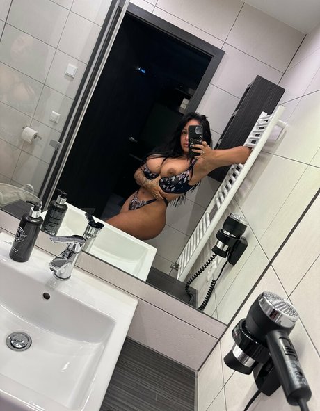 Nagie wyciekłe zdjęcie OnlyFans od Emily Cheree