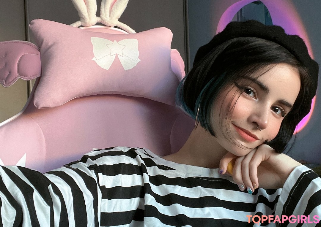 Foto di nudo di fuga di OnlyFans di Loona #399
