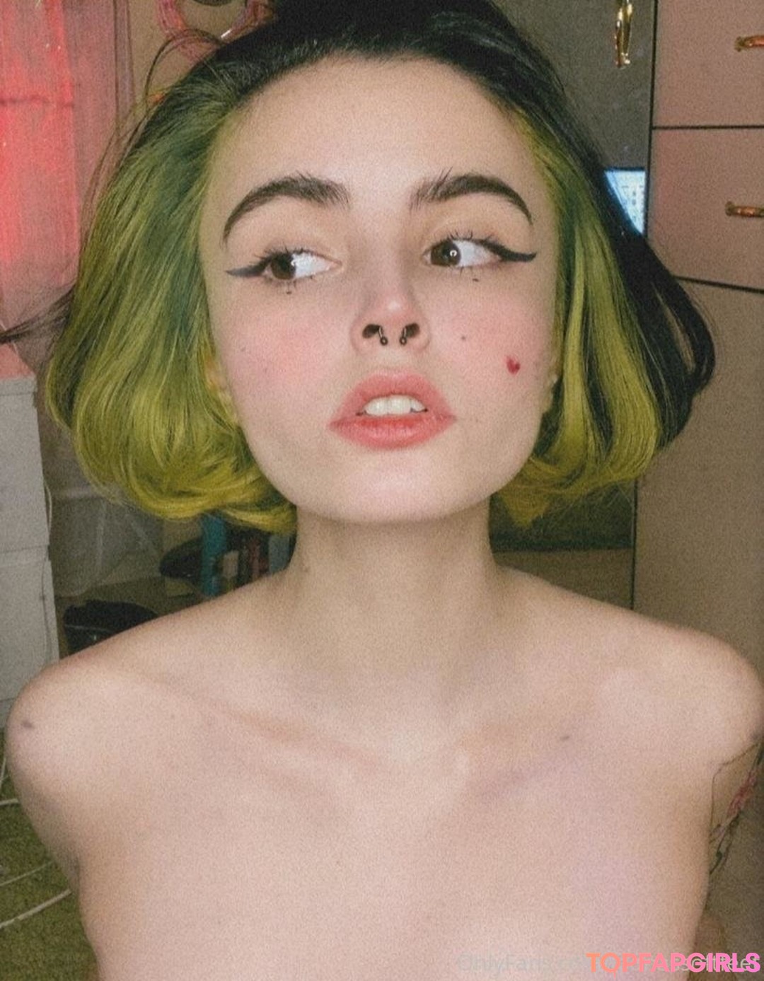 Foto di nudo di fuga di OnlyFans di Loona #42