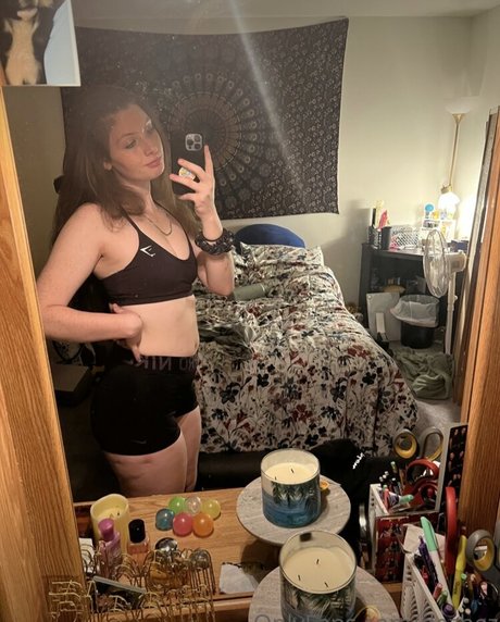 Naken läckt OnlyFans-bild av Dezbez420