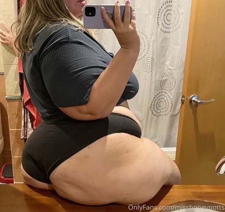 Nahá fotka uniklých OnlyFans od Miss Honeypotts