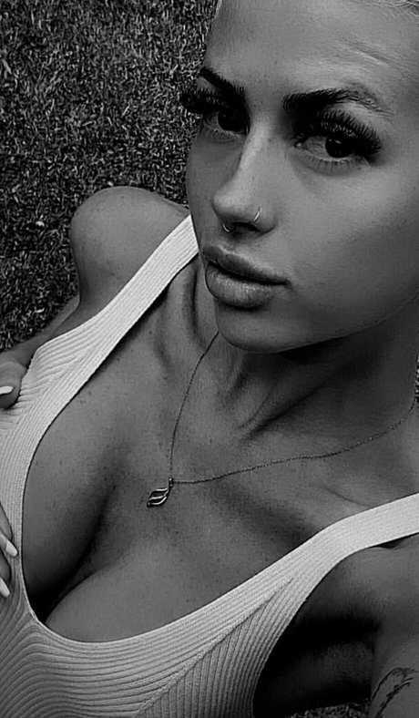 Nacktes geleaktes OnlyFans-Foto von Amy Mason