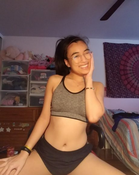 Alasti lekkinud OnlyFans-i pilt Ava Tran