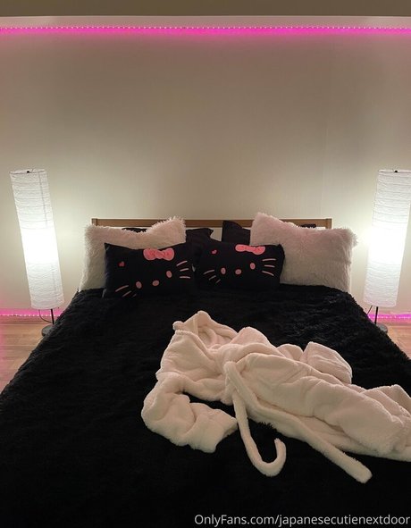 Foto di nudo di fuga di OnlyFans di Japanese Cutie Next Door