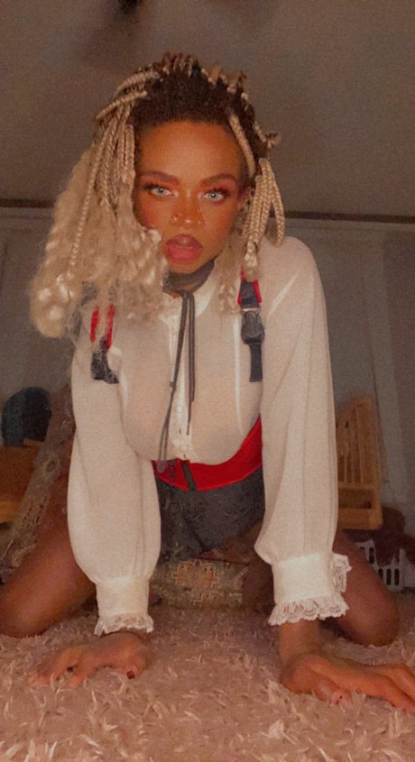 Alaston vuotanut OnlyFans-kuva The Banana Queen