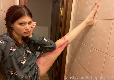Naken lekkede OnlyFans-bilde av Little Polly