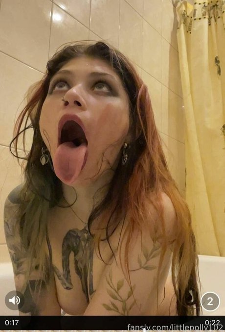 Nacktes geleaktes OnlyFans-Foto von Little Polly