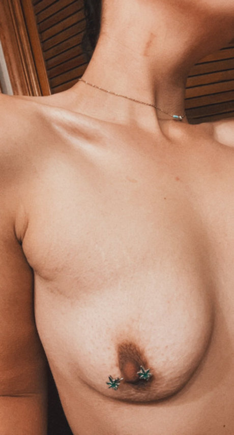 Naken lekkede OnlyFans-bilde av Noughtievalkyrie