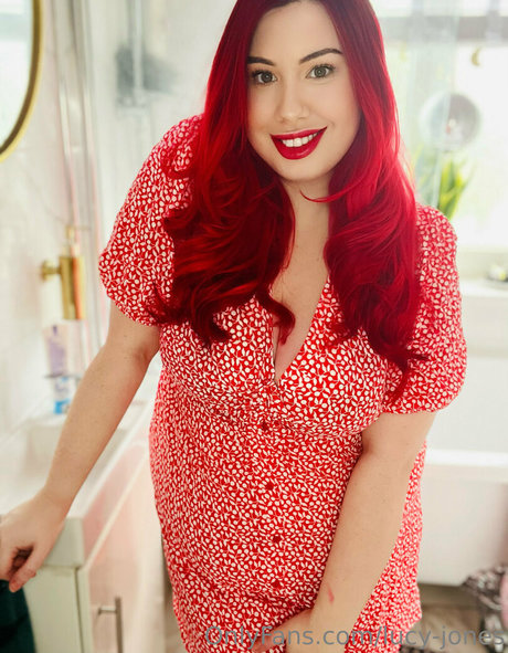 Nahá fotka uniklých OnlyFans od Lucy Jones