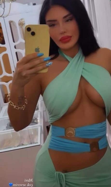 Nahá fotka uniklých OnlyFans od Ebru Polat