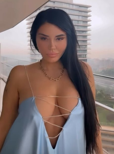 Nahá fotka uniklých OnlyFans od Ebru Polat