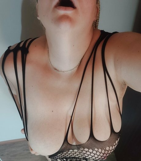 Photo nue de fuite OnlyFans de Horny Mummy