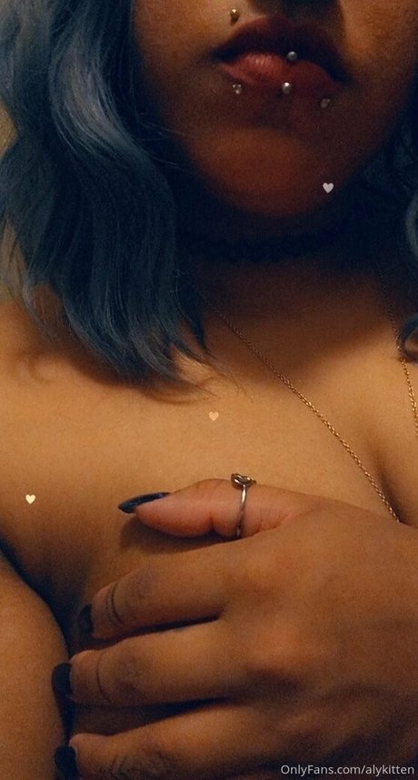 Raeraejiggles OnlyFans
