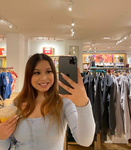 Naken lekkede OnlyFans-bilde av Jessica Huynh
