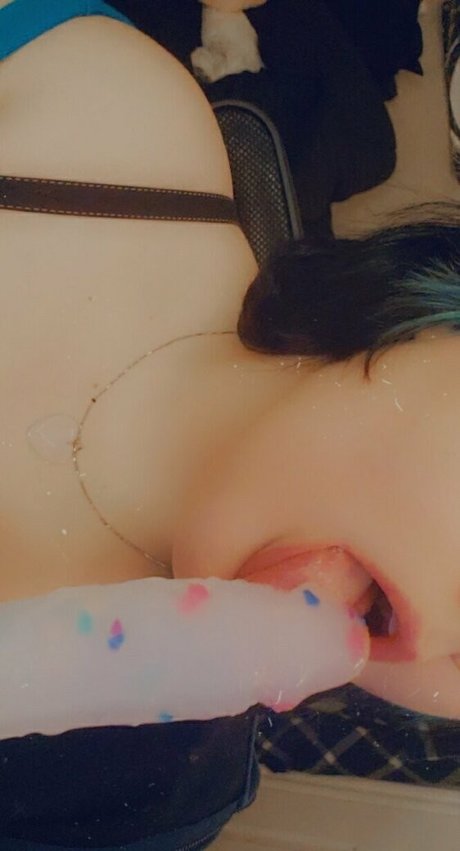 Alaston vuotanut OnlyFans-kuva Lewdnico