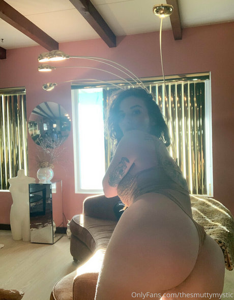 Thesmuttymystic