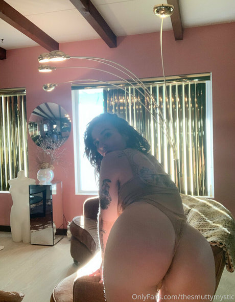 Thesmuttymystic