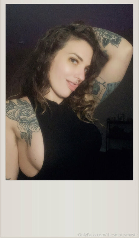 Foto di nudo di fuga di OnlyFans di Thesmuttymystic