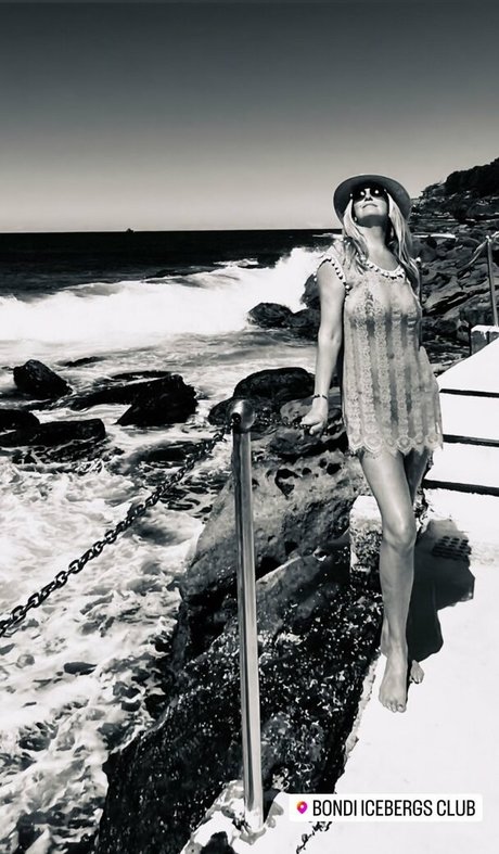 Naken läckt OnlyFans-bild av Penny Lancaster