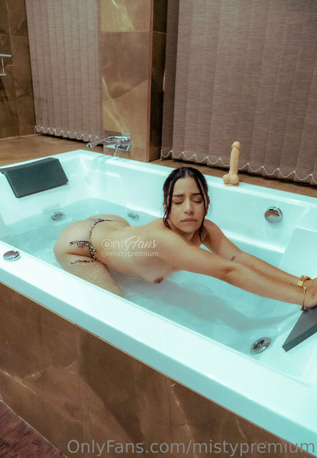 Обнаженная фотография утечки OnlyFans от Mistypremium
