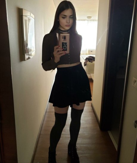 Foto di nudo di fuga di OnlyFans di Dumbeddowndinosaur