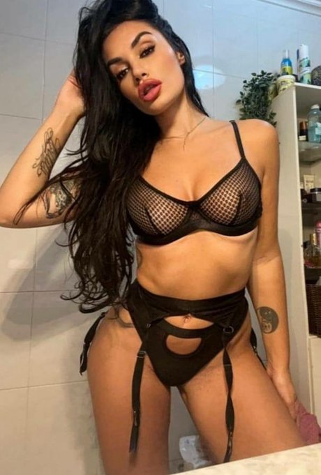 Обнаженная фотография утечки OnlyFans от Karla Bellucci