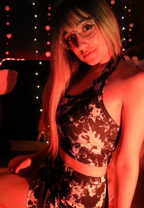 Alasti lekkinud OnlyFans-i pilt Maya Asmr