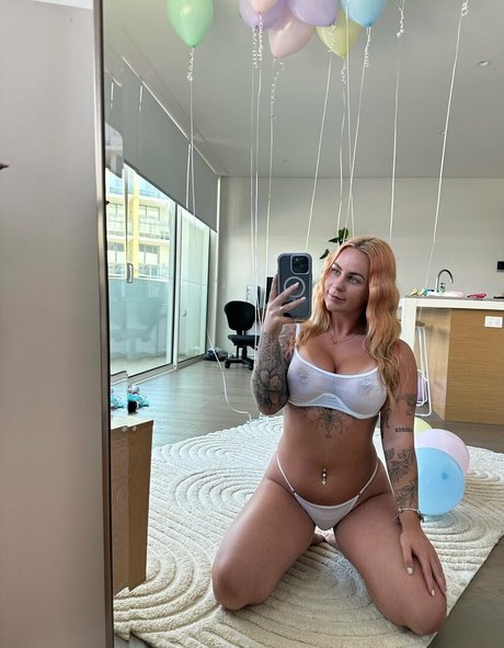 Naken lekkede OnlyFans-bilde av Skyelouise