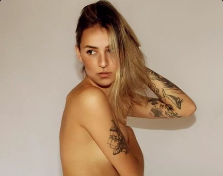 Nahá fotka uniklých OnlyFans od Munique Brum