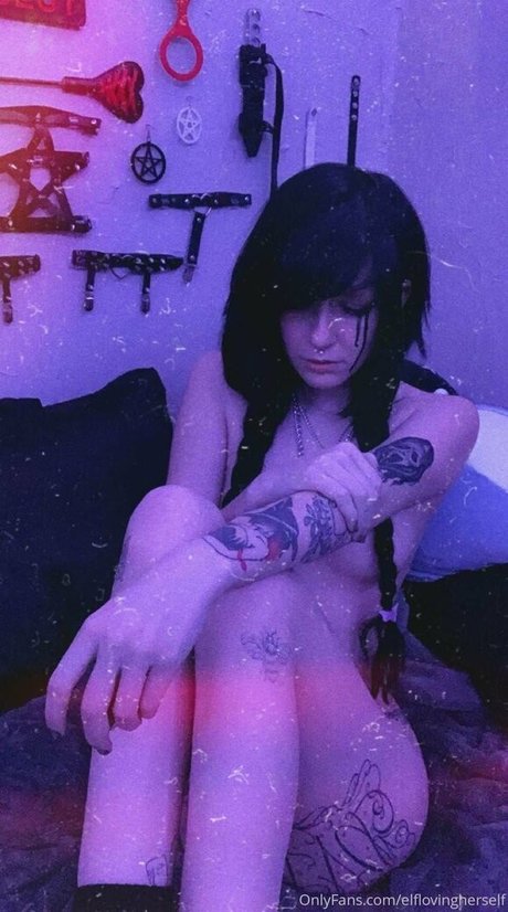Nahá fotka uniklých OnlyFans od Elflovingherself