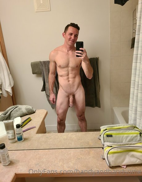 Nahá fotka uniklých OnlyFans od Handyandhandsome