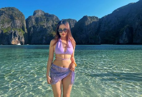 Naakte gelekte OnlyFans-foto van Naga Girls