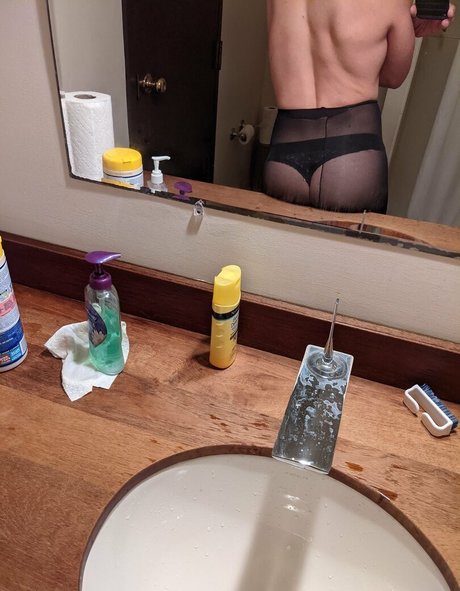 Nøgent lækket OnlyFans-billede af Mer1337