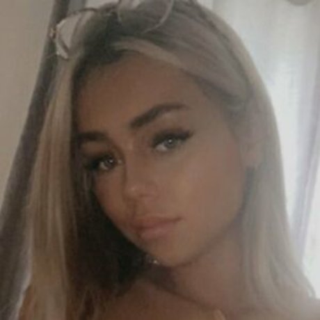 Naken läckt OnlyFans-bild av Louisaxox