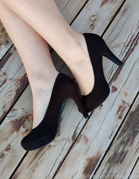 Naken läckt OnlyFans-bild av Feetamana