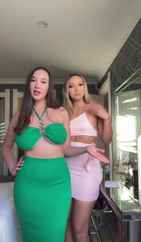 Nahá fotka uniklých OnlyFans od Issy H