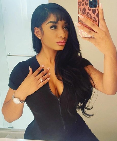Naken läckt OnlyFans-bild av Ashaughnfitness